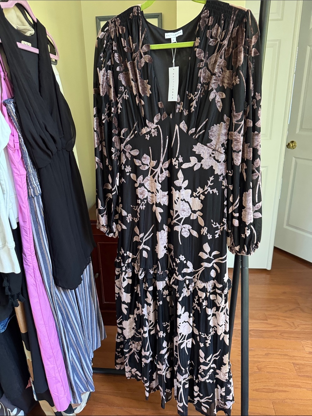 Baltic Born New Black Floral V-Neck Long Sleeve Midi Dress